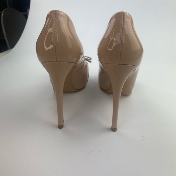 Salvatore Ferragamo Bow Peep Toe Pump - Picture 4 of 7